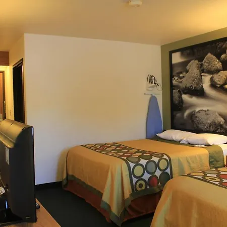 Super 8 By Wyndham Antigo Motel Room photo