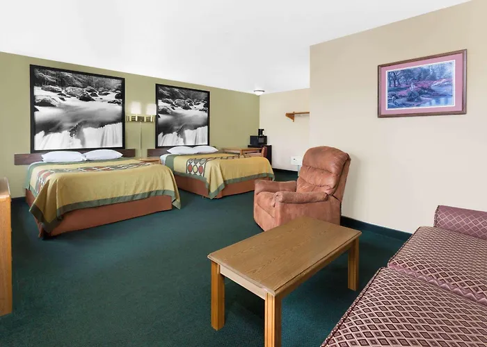 Super 8 By Wyndham Antigo