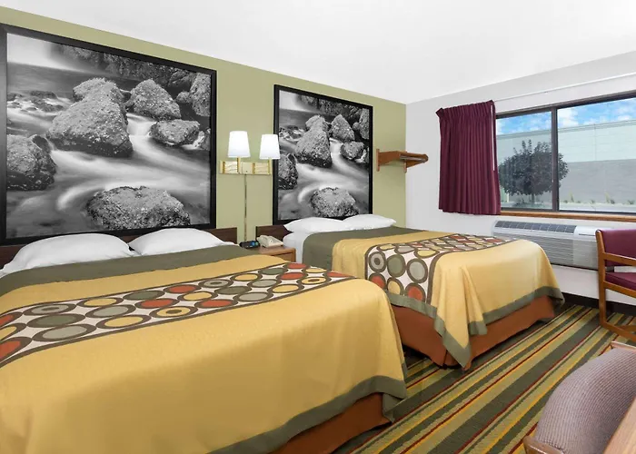 Super 8 By Wyndham Antigo