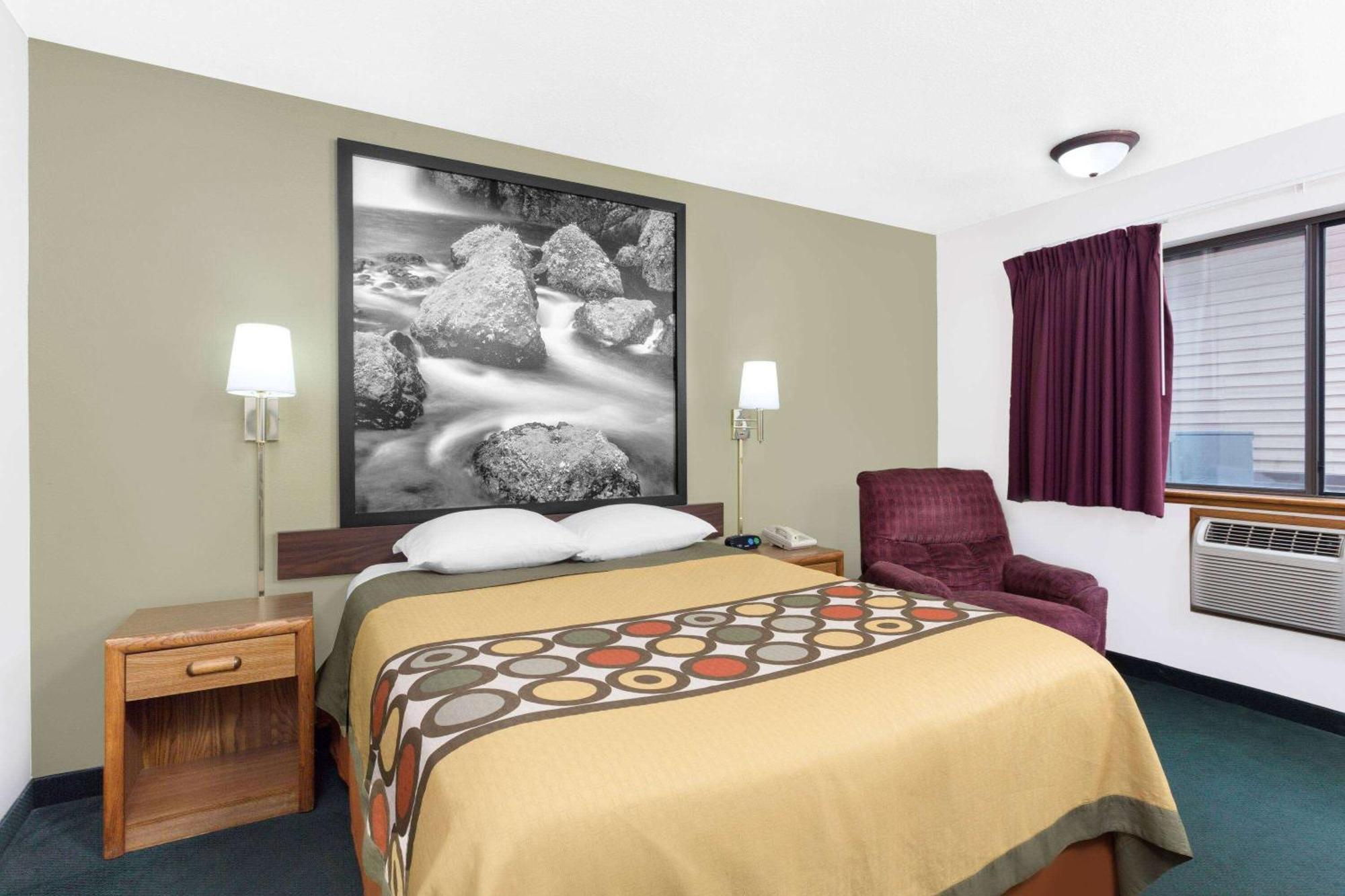 Super 8 By Wyndham Motel