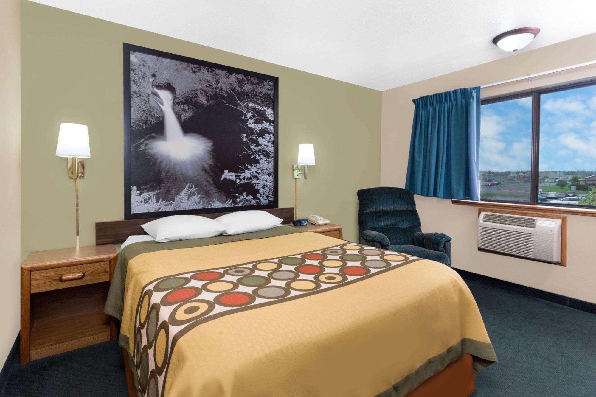 Super 8 By Wyndham Motel